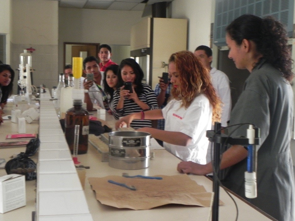 ICTA capacitó a estudiantes en análisis de suelos y producción de semillas